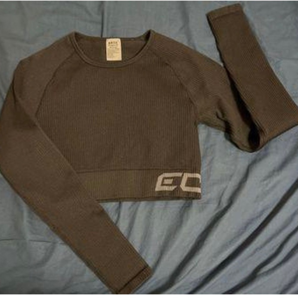 EChHT workout cropped shirt